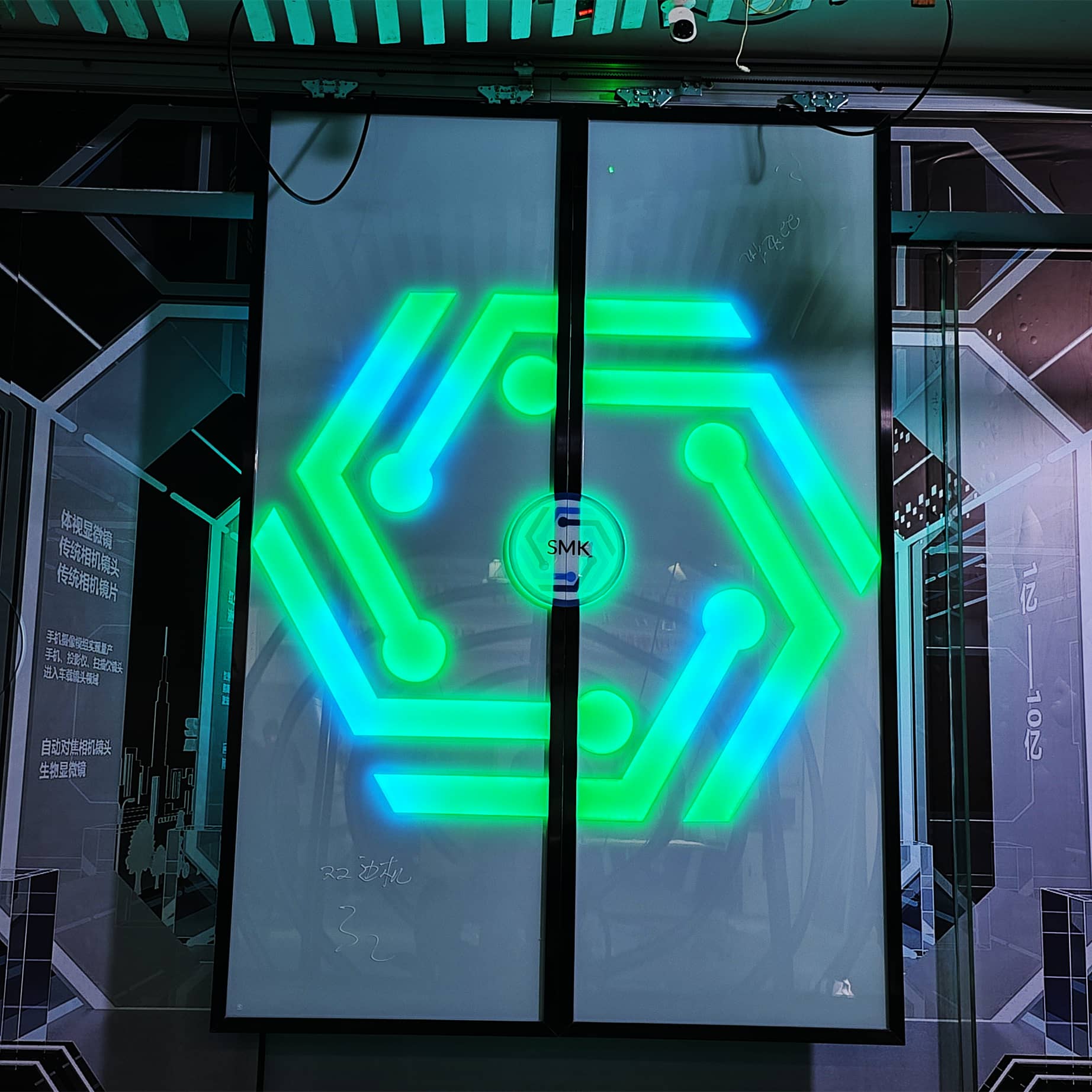 高科技感应门 触摸灯光门定制