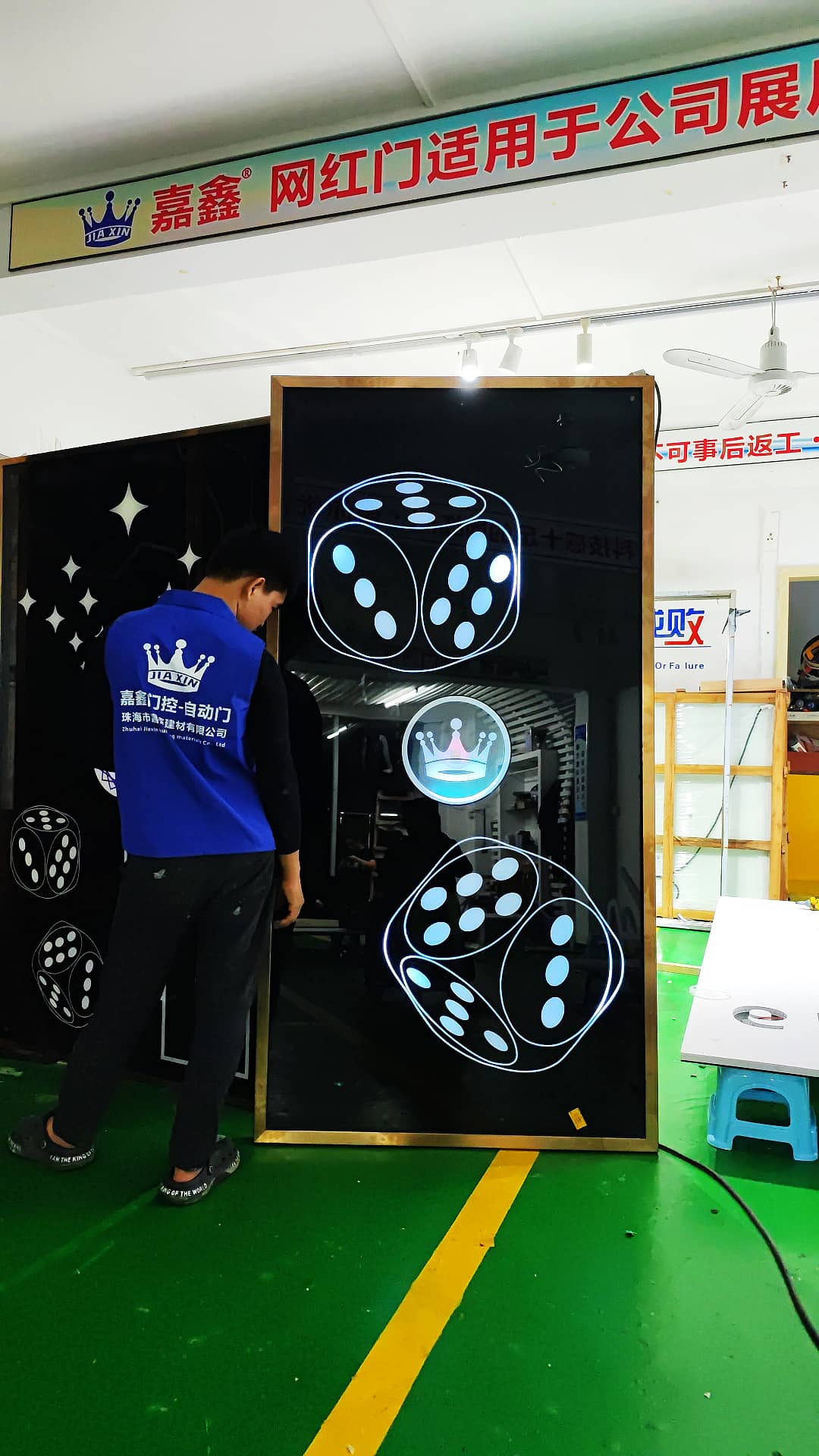 酒吧手掌感应门定制