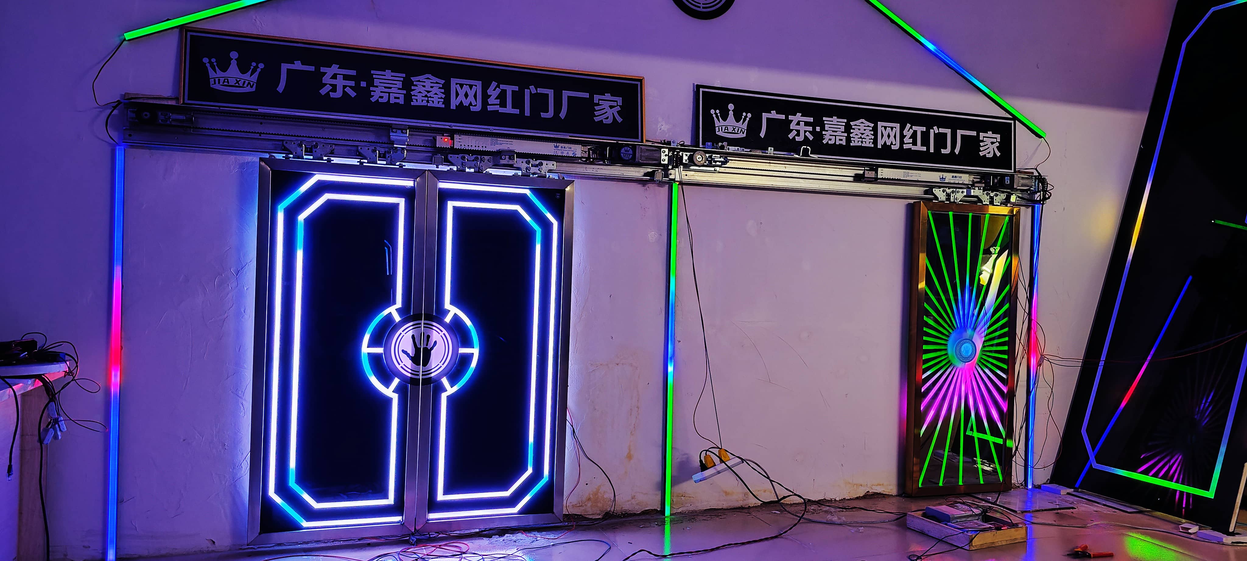 酒吧网红门 掌纹识别科幻