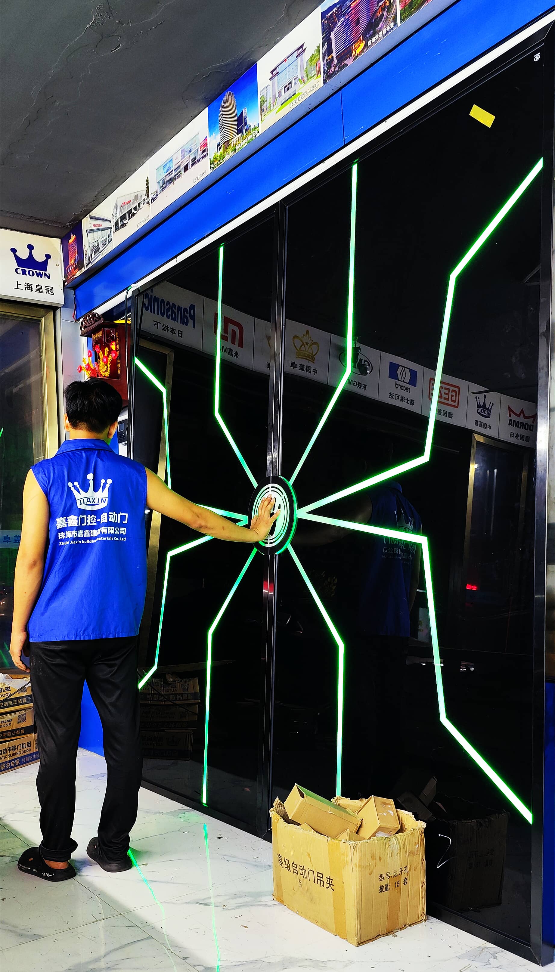 酒吧隐形科幻科技门